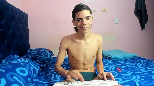 Latinos 2001 online show from February 10, 2026, 3:33 pm