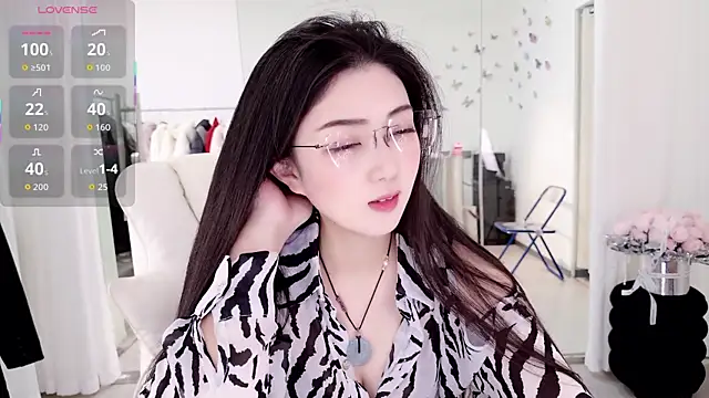 miaomiao-777 online show from February 5, 2026, 4:41 am