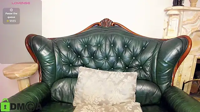 Snapshot of HillEva chatting on October 19, 2025, 7:22 am HillEva online show from October 19, 2025, 7:22 am