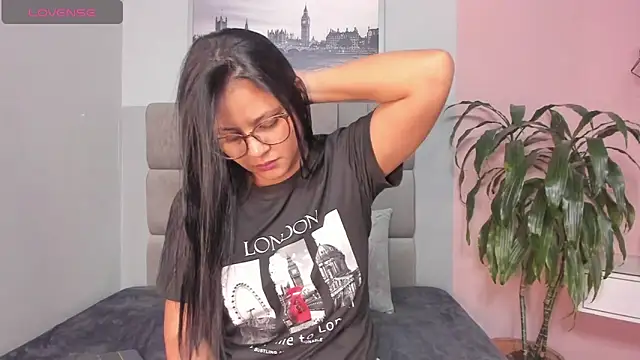 Snapshot of janna_lopez_ chatting on November 16, 2025, 11:04 am janna lopez online show from November 16, 2025, 11:04 am