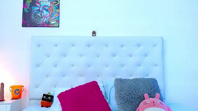 littleslut1 online show from October 15, 2025, 8:39 pm