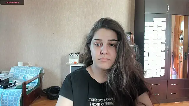 Snapshot of _Roselina_ chatting on July 8, 2026, 12:17 pm Roselina online show from July 8, 2026, 12:17 pm
