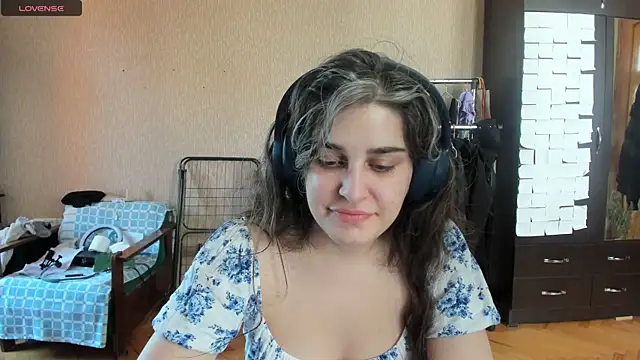 Snapshot of _Roselina_ chatting on June 25, 2026, 9:47 am Roselina online show from June 25, 2026, 9:47 am
