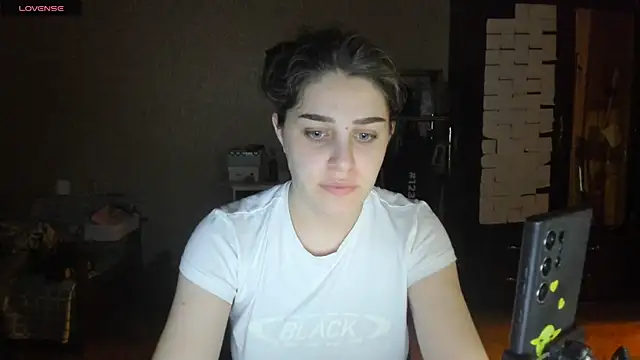 Snapshot of _Roselina_ chatting on July 6, 2026, 7:38 pm Roselina online show from July 6, 2026, 7:38 pm