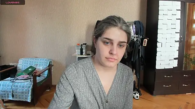 Snapshot of _Roselina_ chatting on June 19, 2026, 11:05 am Roselina online show from June 19, 2026, 11:05 am