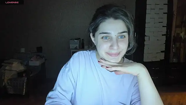 Snapshot of _Roselina_ chatting on July 5, 2026, 6:37 pm Roselina online show from July 5, 2026, 6:37 pm