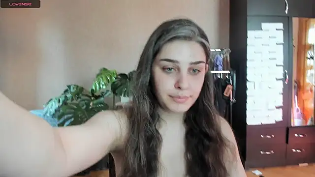 Snapshot of _Roselina_ chatting on July 13, 2026, 8:46 am Roselina online show from July 13, 2026, 8:46 am
