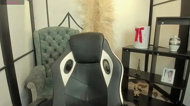 MattThompsonn online show from February 15, 2026, 10:52 pm