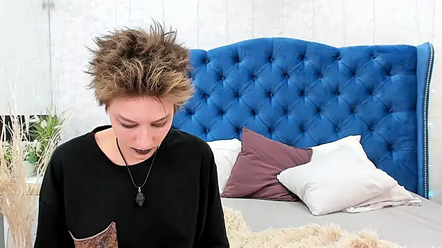 via mayer  online show from March 14, 2025, 5:24 pm