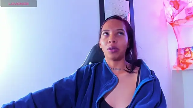 Miss sparkle00 online show from November 5, 2025, 8:06 am