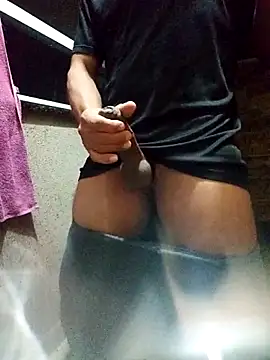 Santanacumxplod online show from February 23, 2026, 4:58 am