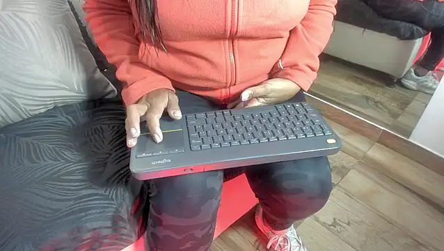 raquell moore online show from February 9, 2026, 12:47 pm