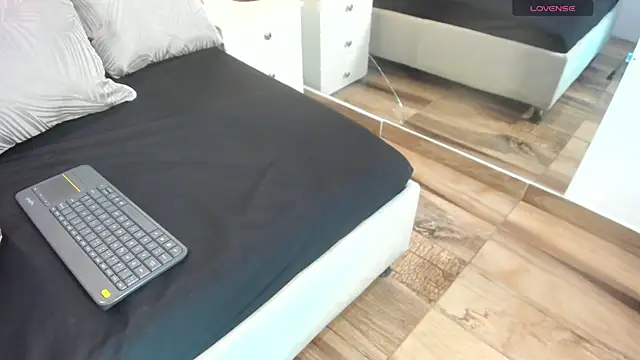 raquell moore online show from October 24, 2025, 11:42 am