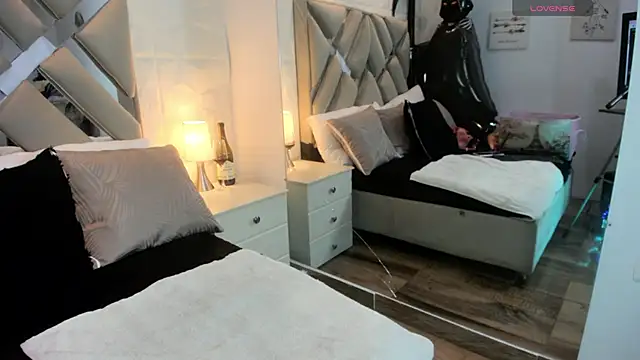 raquell moore online show from October 27, 2025, 11:44 am