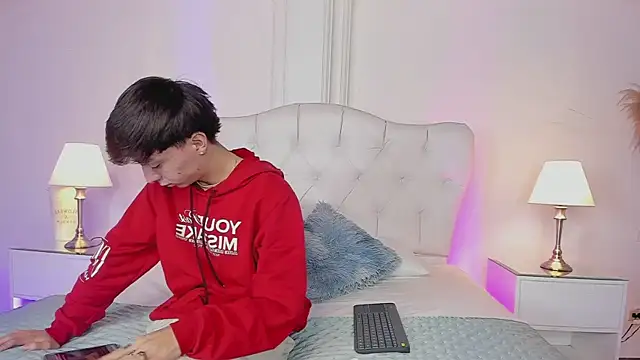 ethan and ava online show from March 22, 2025, 1:41 pm