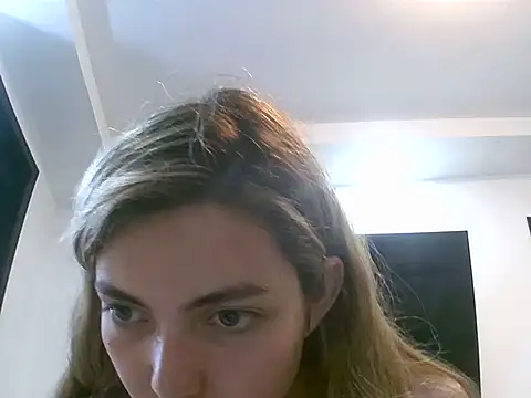 VittoriaTaylor online show from April 27, 2026, 10:30 pm