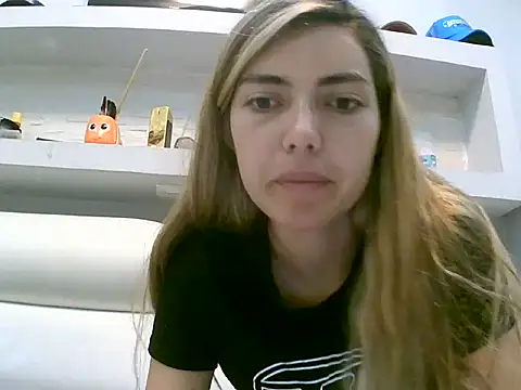 VittoriaTaylor online show from May 2, 2026, 1:44 am
