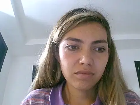 VittoriaTaylor online show from April 25, 2026, 2:47 pm