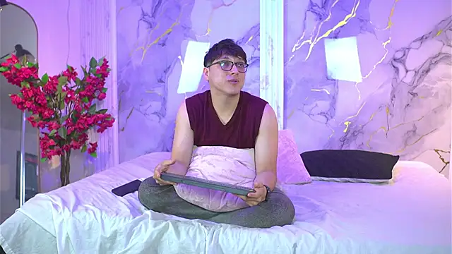 vanilla hot online show from October 30, 2025, 1:31 pm