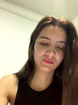 Bella still online show from December 4, 2025, 1:10 pm