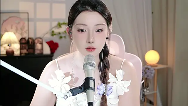 Snapshot of Dou-Dou-er chatting on October 7, 2025, 11:55 am Dou-Dou-er online show from October 7, 2025, 11:55 am