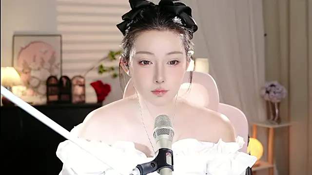 Snapshot of Dou-Dou-er chatting on October 17, 2025, 12:51 pm Dou-Dou-er online show from October 17, 2025, 12:51 pm