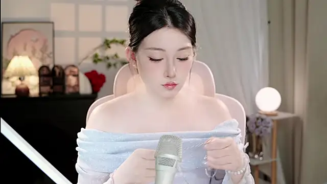 Snapshot of Dou-Dou-er chatting on October 10, 2025, 8:37 am Dou-Dou-er online show from October 10, 2025, 8:37 am