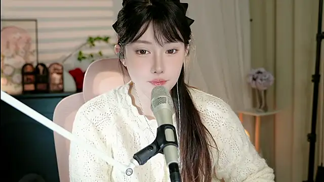 Snapshot of Dou-Dou-er chatting on October 20, 2025, 12:27 pm Dou-Dou-er online show from October 20, 2025, 12:27 pm