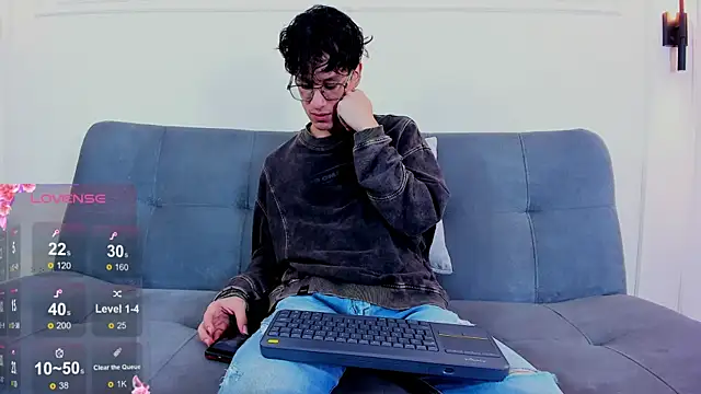 Snapshot of Cum_hunters chatting on June 6, 2026, 3:12 am Cum hunters online show from June 6, 2026, 3:12 am