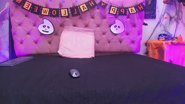 Auroraa miller online show from October 30, 2025, 11:52 am