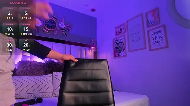 ArianaGolden online show from October 15, 2025, 2:14 pm