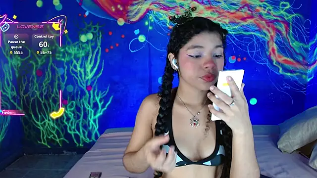 lucie petite online show from October 13, 2025, 6:42 pm