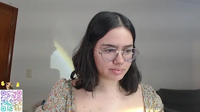 Snapshot of crystalll_room chatting on July 6, 2026, 1:56 am crystalll room online show from July 6, 2026, 1:56 am