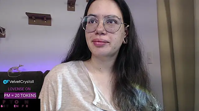 crystalll room online show from October 19, 2025, 6:49 am