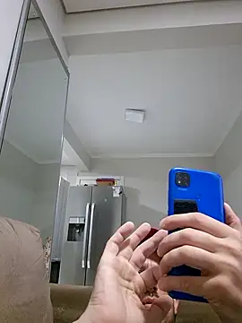 Snapshot of uberdot chatting on October 18, 2025, 9:39 pm uberdot online show from October 18, 2025, 9:39 pm