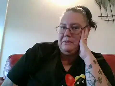 k1w1bbw online show from February 25, 2025, 6:36 am