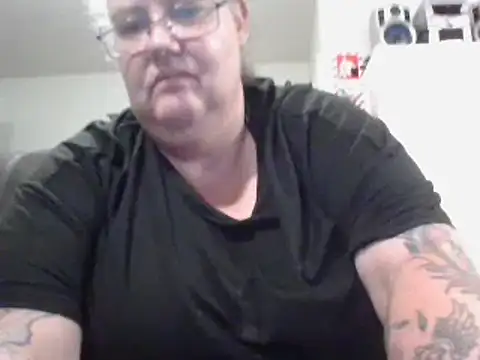 k1w1bbw online show from March 9, 2025, 9:46 am