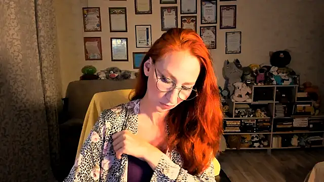 red rocco online show from October 17, 2025, 3:47 pm