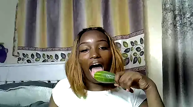 Snapshot of Vprettieeer chatting on February 3, 2025, 9:39 pm Vprettieeer online show from February 3, 2025, 9:39 pm