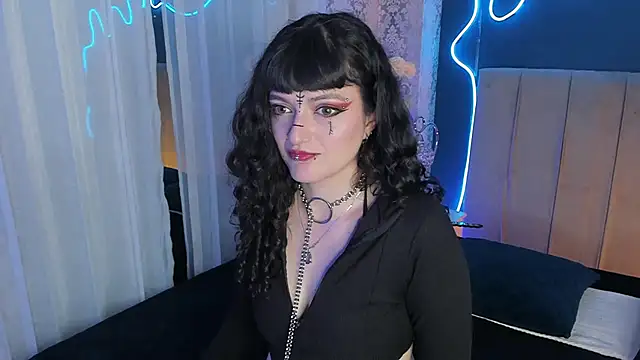 JeanneSabatier online show from December 16, 2025, 7:51 pm