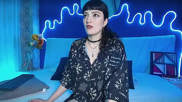 JeanneSabatier online show from April 4, 2026, 7:31 pm