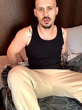 AssHunter4k online show from November 16, 2025, 8:19 am