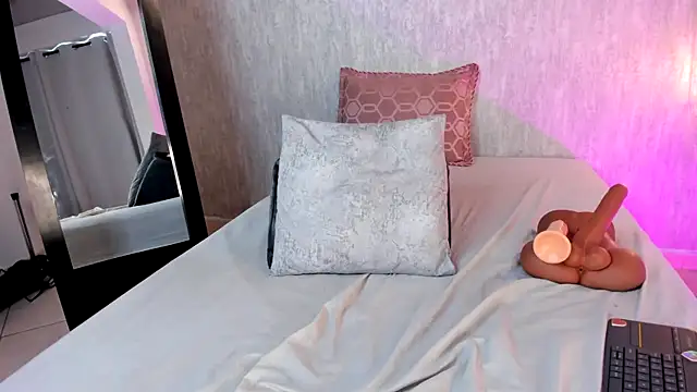 isabella zc online show from February 26, 2025, 5:53 pm
