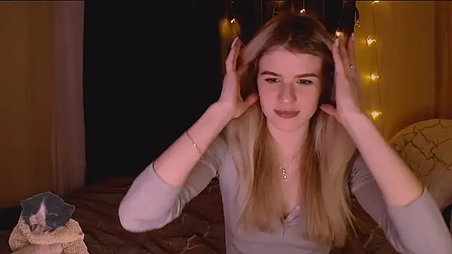 Melissa smith  online show from December 13, 2025, 8:04 pm