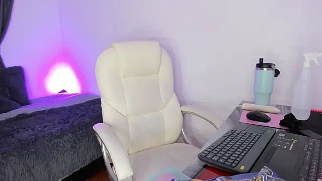 Snapshot of ashanty_b5 chatting on October 23, 2025, 3:05 am ashanty b5 online show from October 23, 2025, 3:05 am