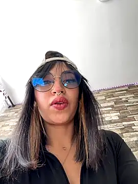 MiaFlamesxxx online show from November 27, 2025, 2:50 pm