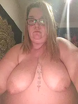 diosacurvy1984 online show from November 24, 2025, 11:05 pm