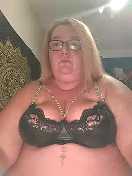 diosacurvy1984 online show from November 5, 2025, 10:46 pm