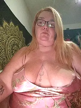 diosacurvy1984 online show from October 18, 2025, 9:17 pm