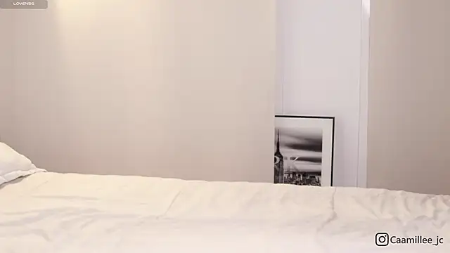 caamillee  online show from April 12, 2026, 10:35 pm